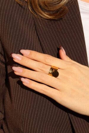 Bague doré avec breloque ajustable