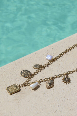 Collier Chloé Collier avec charms dorés et blancs